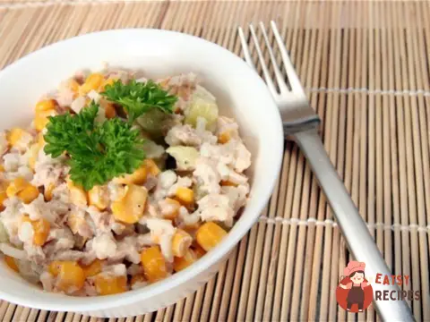 Салат з тунцем та кукурудзою