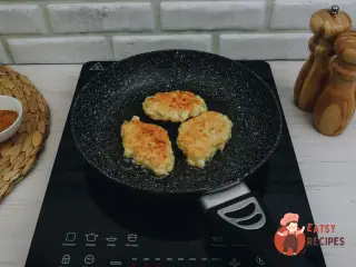 Крок 11: Макарони з рубаними курячими котлетами