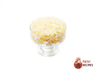 Салат з куркою та ананасами шарами