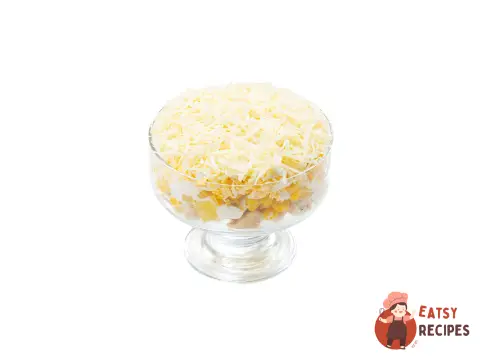 Салат з куркою та ананасами шарами