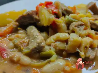 Рагу з яловичини з домашніми овочами та білою квасолею