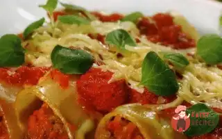 Каннеллоні З М'яСною Начинкою, Запечені В Томатному Соусі.