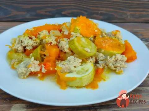 Запіканка з гарбуза та кабачка з курячим фаршем