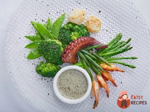 Теплий салат із морепродуктів із зеленими овочами від Жеремі Урюті