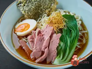 Локшина з качкою та капустою