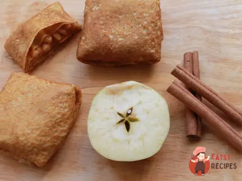 Млинці з яблуками в карамелі