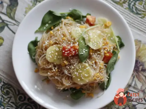 Скляна локшина з кукурудзою та імбирним соусом