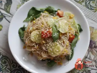 Скляна локшина з кукурудзою та імбирним соусом