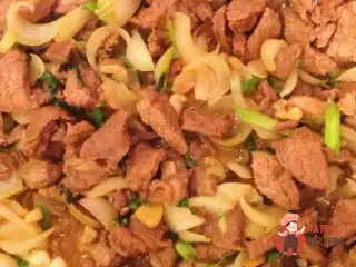 Яловичина з цибулею в китайському стилі