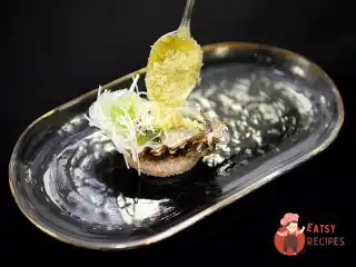 Устриці з огірковою гранітою