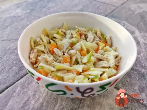 Салат з куркою та ананасом
