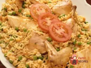 Курячі ніжки з шафраном, рисом та зеленим горошком