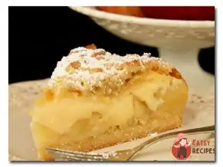 Шарлотка з медом та корицею