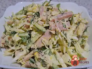 Салат з молодої капусти з шинкою