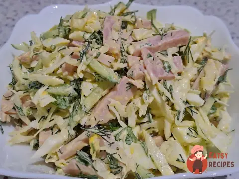 Салат з молодої капусти з шинкою