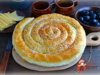 Листковий пиріг по-сільському з квасолею та сиром