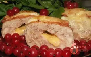 Котлетки З Індички, Фаршировані Сиром, Під Шубкою