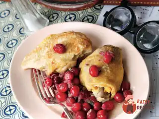 Курка з брусницею від екзистенціалістів