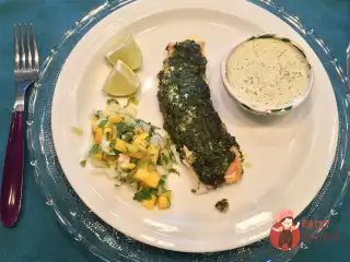 Лосось, запечений під кроповим песто