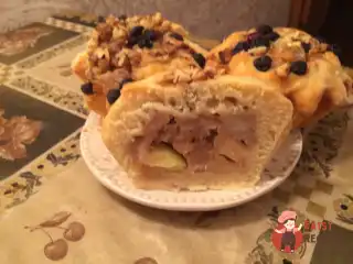 Булочка з грушею та корицею