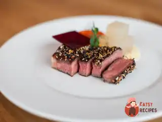 Яловичина з морквяним конфітюром та желе з капусти.