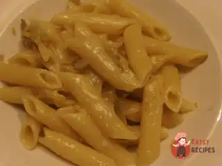 Паста з артишоками та цибулею-шалотом