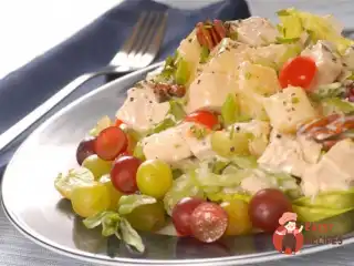 Курячий салат з ананасом