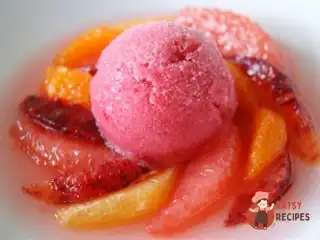 Цитрусовий салат з пряним сиропом та грейпфрутовим сорбетом