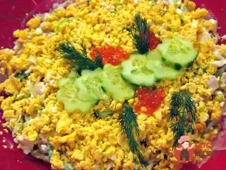 Салат з кальмарами та цибулею-пореєм