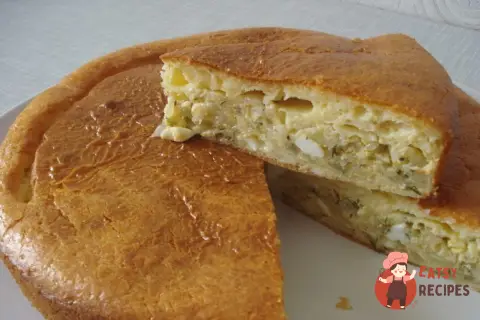 Швидкий пиріг із тіста на кефірі.