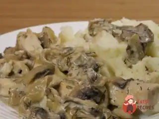 Курка з грибним соусом