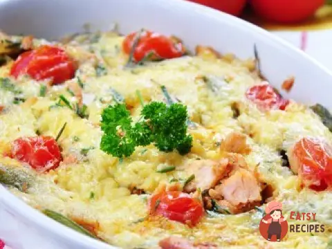 Запечений лосось з картоплею, кропом та вершками.