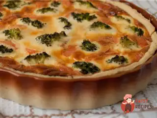 Пиріг з лососем і броколі