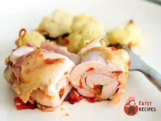 Курячі рулети зі смаженими перцями, прошутто та моцарелою