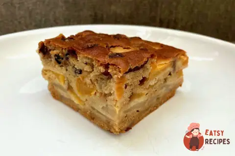 Пиріг з персиками, грушами та журавлиною