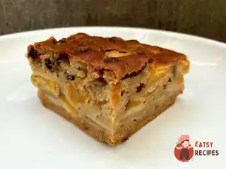 Пиріг з персиками, грушами та журавлиною