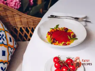 Гаспачо з полуницею та медом