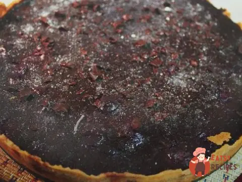 Шоколадний тарт з вишнею