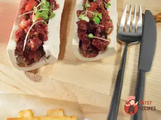 Тартар із яловичини з потрійною картоплею