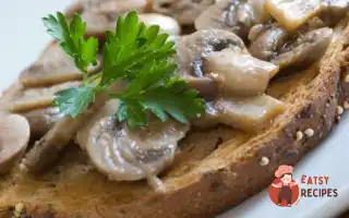 Теплі Канапе З Грибами, Смаженою Цибулею Та Пармезаном