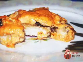 Ніжна свинина з грибами у сирному соусі