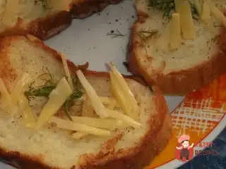 Гренки по-італійськи з сиром та кропом
