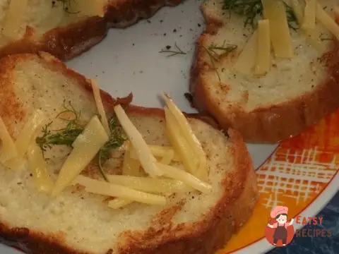 Гренки по-італійськи з сиром та кропом