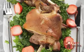 Свинячі Голяшки З Маринованою Редискою