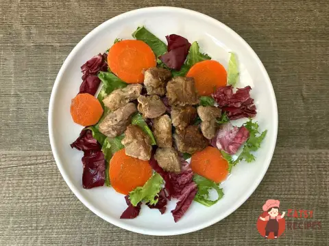 Індичка з нутовим борошном та овочами