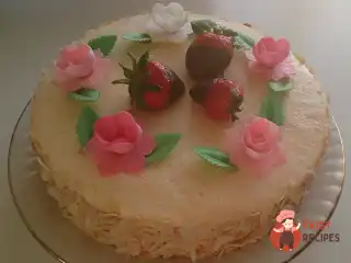 Бісквітний торт із сирно-фруктовим кремом