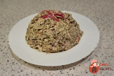Салат із яловичої печінки з маринованою цибулею