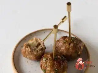 Фрикадельки з імбиром під солодким соусом.