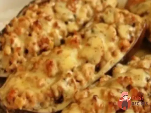 Баклажани, фаршировані грибами та фаршем