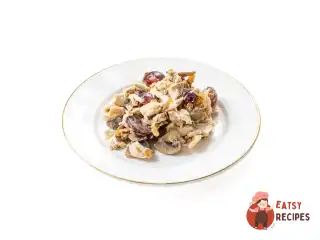 Салат зі смаженими грибами та куркою